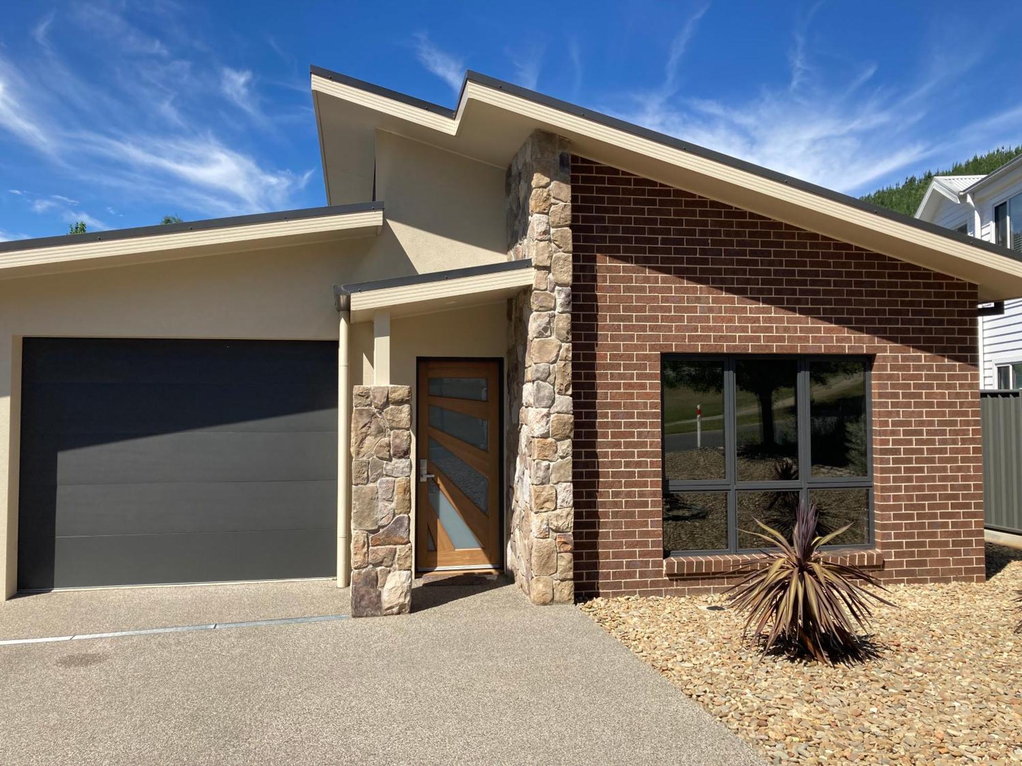 Mountain Mist Apartments Bright Exterior photo
